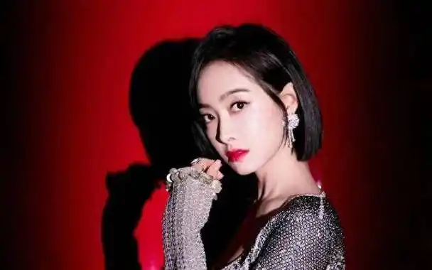 他们在某地遇到了宋茜和欧豪,两人举止亲密,疑似已经结婚