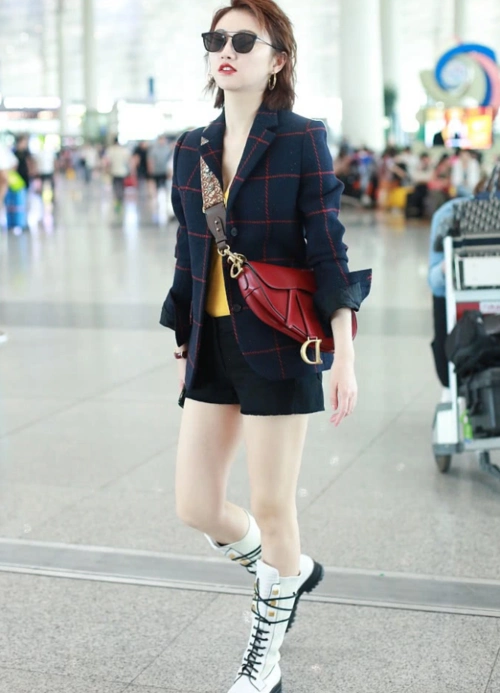 景甜首次挑战10cm热裤,就穿出了"a型腿",张继科后悔了吗_腾讯新闻