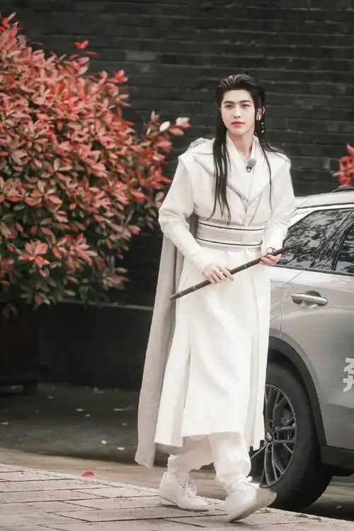 一见周郎误终身蔡徐坤奔跑吧白衣古装路透疑是仙子下凡尘
