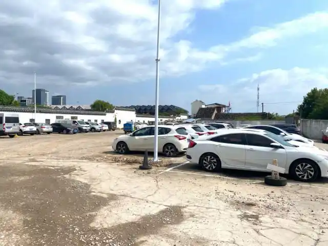 苏州露天停车场装上降尘神器