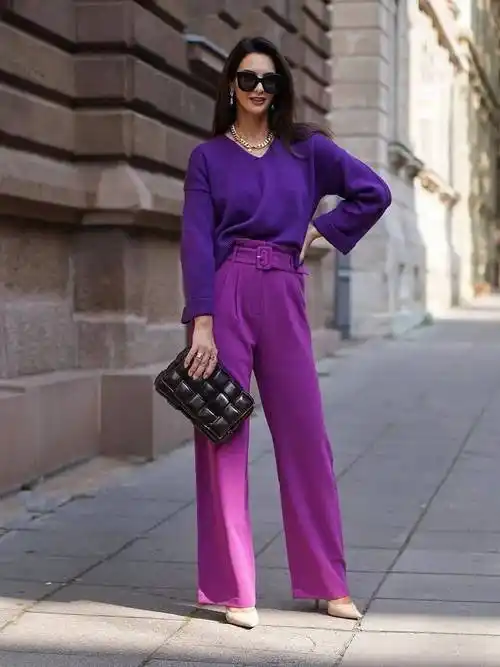 今年流行的紫色系,怎么穿才时髦?_颜色_组合_肤色