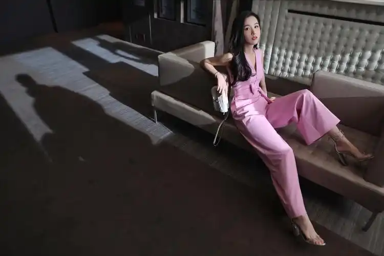 别小瞧陈都灵all粉知性好比例大卷叛逆秀长腿塑料靴才是亮点