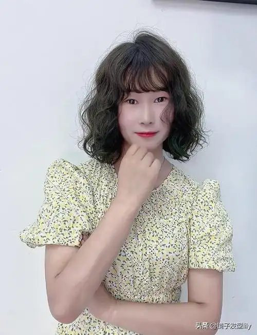 最新流行烫发发型(今年流行什么样的短式女发)