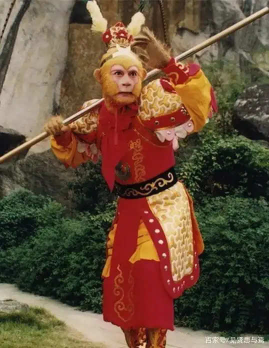 六小龄童,在《西游记》中扮演孙悟空,"美猴王"形象深入人心!