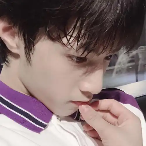 最新可爱小孩男生头像敲可爱的小男生