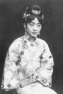 另外"婉容"是古代妃嫔封号之一.