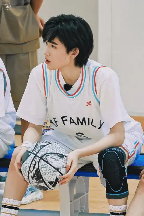 起筑梦#90#宋亚轩夏季运动会生图#90#宋亚轩 爱与温柔#篮球篇90