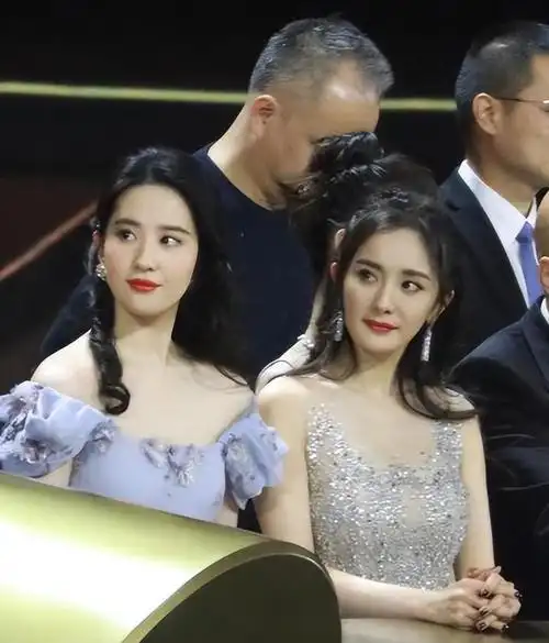 杨幂与赵丽颖,14年为顶流"明争暗斗",终于要分出输赢了 - 聚缘娱乐网