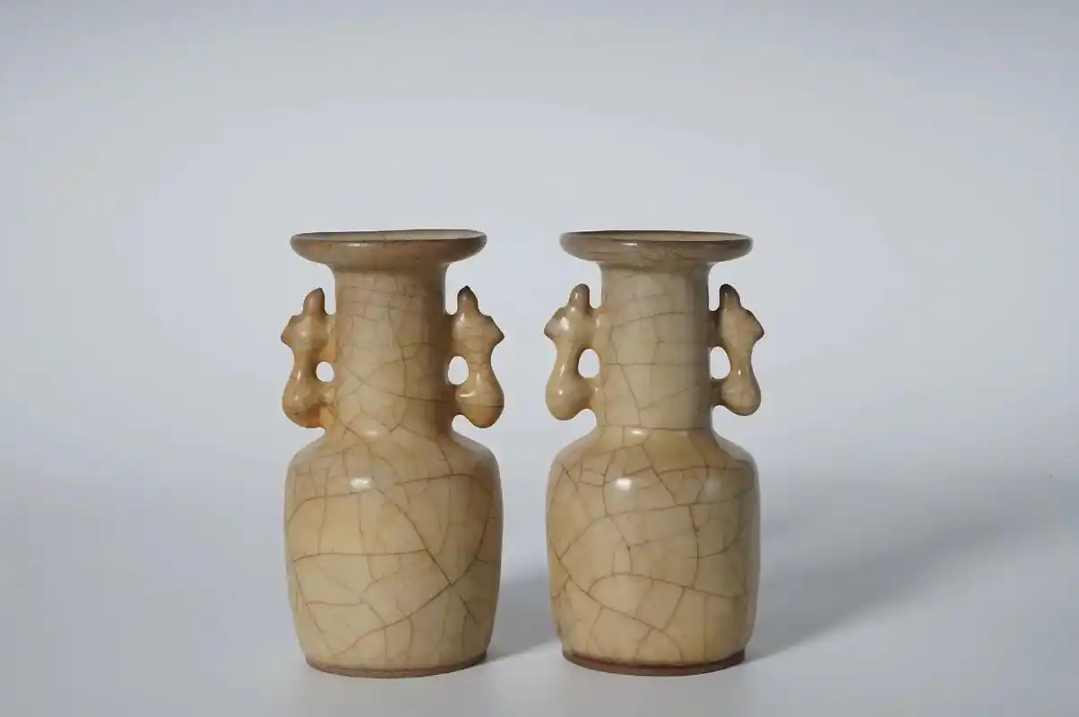 空明流光五大名窑之官窑冰裂纹凤耳瓶