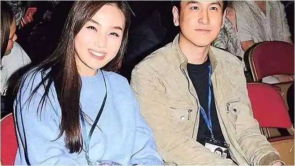 汤珈铖的父亲汤君年因糖尿病长期病痛折磨,于2004年离开了人世.