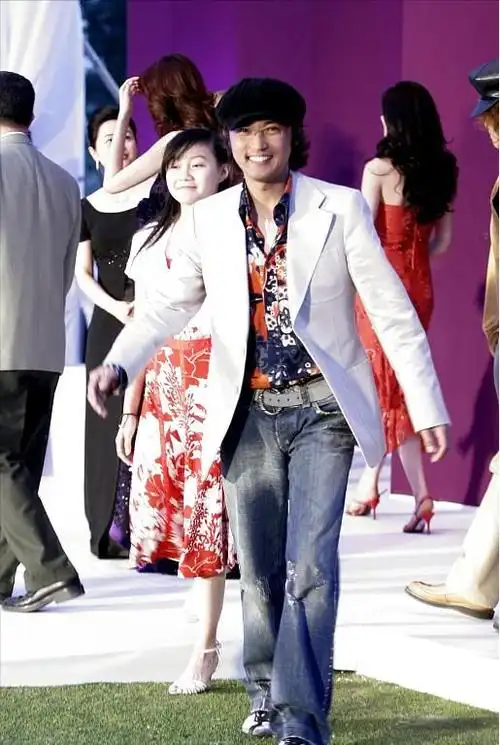 安在旭结婚6周年罕秀恩爱,小9岁妻子产后3月好富态,他身材爆肥|金喜善