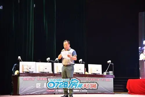 天门市文化体育新闻出版广电局局长张佑才上台讲话