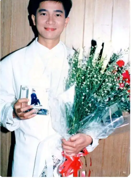 金童玉女陈百强和何超琼:你微笑送我出嫁,我不惧世俗为你扶灵