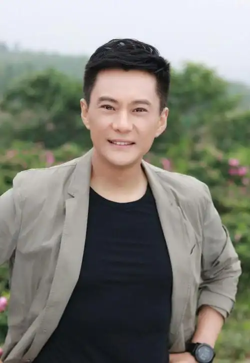 曹颖和老公秀恩爱场面(曹颖10岁独子撞脸范丞丞)(10)