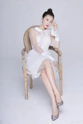 "嘎子哥"喜获二胎,22岁娇妻是"丑娘"孙女,颜值身材不输女星