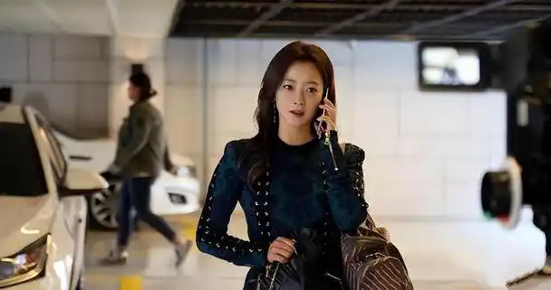 也进军中国娱乐圈市场,2016年与冯绍峰,宋茜,马天宇拍摄了《幻城》