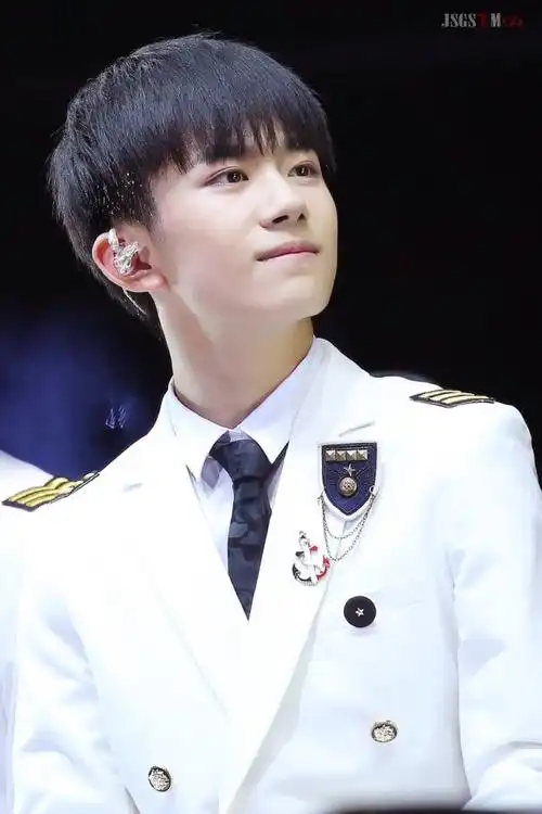 我的编舞老师15岁##易烊千玺潇洒走一回# 你住在我心里面.