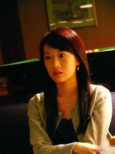 李念2009年,李念与张嘉译,海清,文章等人主演了电视剧《蜗居》,在剧中