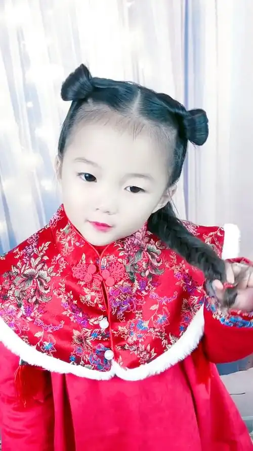 公主编发#3到12岁的小女孩扎这款发型,没想到这么美,可爱大方美妨了