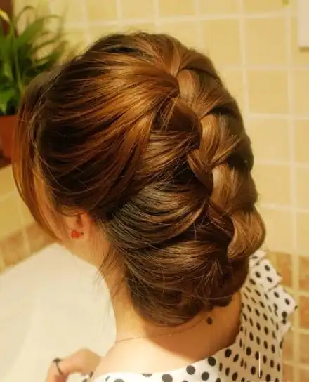 简单好看的盘发发型图片大全片