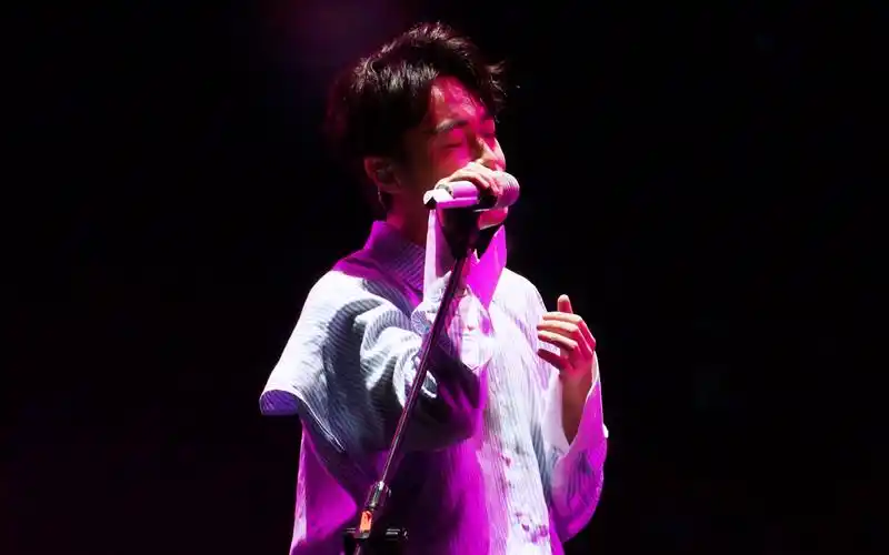 《小精灵》依旧高糊手抖万幸拍到了比心版