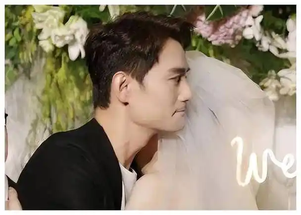 张佳宁和王凯亲密合照曝光,网友惊叹甜蜜关系!