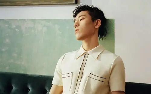 王子异帅气图片桌面壁纸