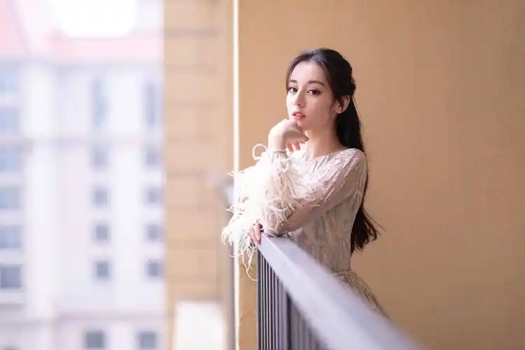 迪丽热巴舞姿撩人?你却不知道她为舞蹈吃过那么多的苦!