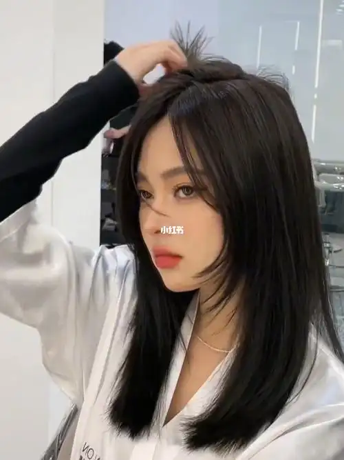 圆脸方脸必备发型中长发女生锁骨发昆明染发