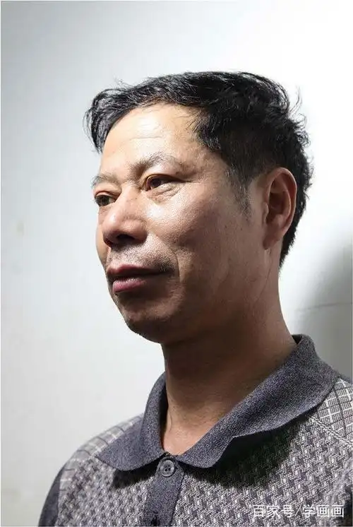 人物照片与人物素描作品对照 艺考生可以参考的