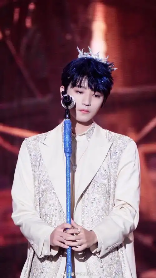 王俊凯直播#沉沦在王俊凯的美貌里无法自拔,送上九宫格壁纸!