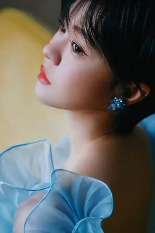 郁可唯超话#2024百花迎春#@郁可唯姐姐美照放送开年壁纸get!先用哪个?