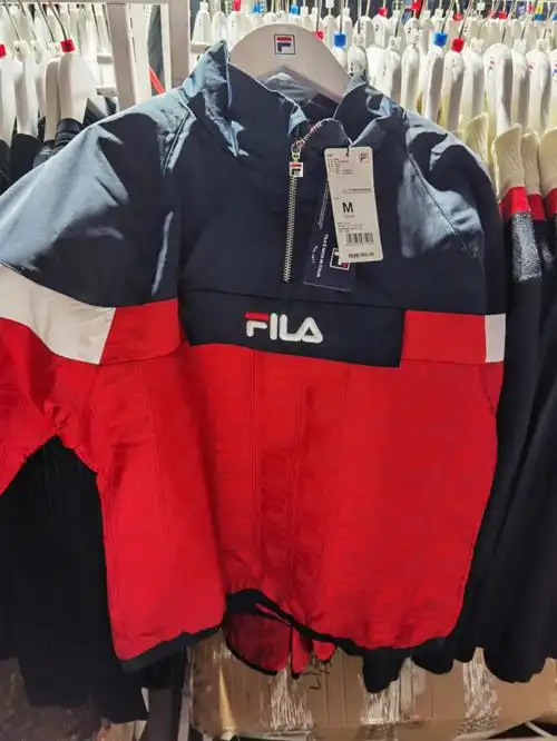 奥莱fila耐克全部五折八折还有冰墩墩的章