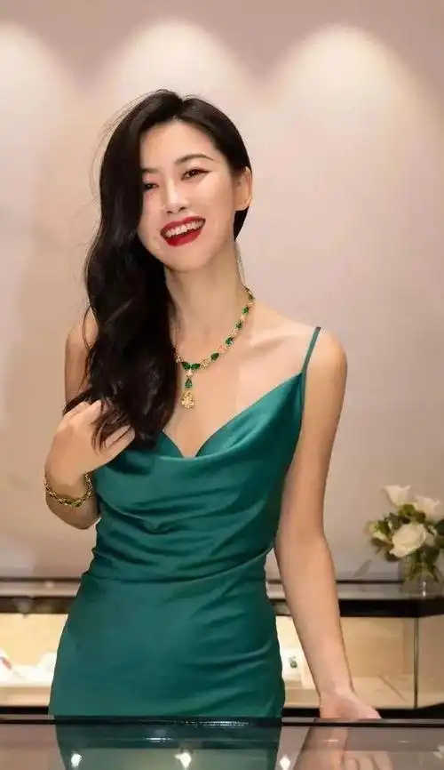 霸气熟女朱珠朱珠的腰夺命的刀朱珠的臀夺人的魂