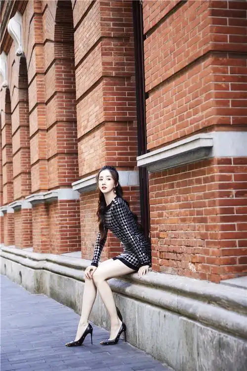 陈欣予街拍曝光 长腿吸晴演绎秋日最in潮范儿_凤凰网娱乐_凤凰网