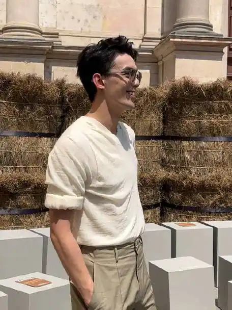 吴磊米兰时装周#再来一个秀后接受采访的@吴磊leo阳光里的阳光暮ⅱ