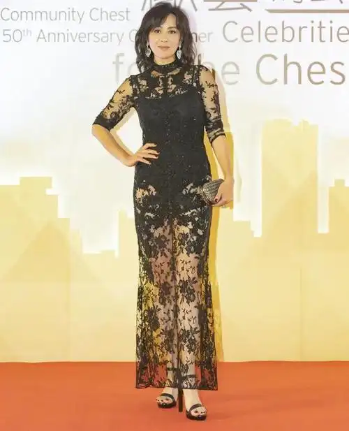 当何超琼同框刘嘉玲输了身高赢了气场果然豪门气质明星不能比