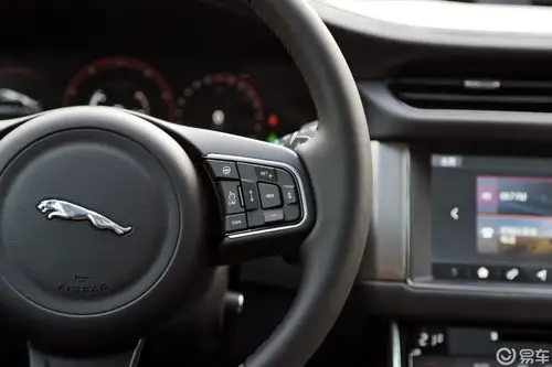 0t 240ps 奢华版方向盘功能键(右)汽车图片-汽车图片大全】-易车