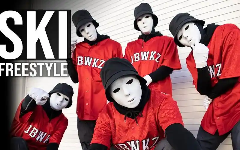 新作首发酷炫即兴ski假面舞团jabbawockeez