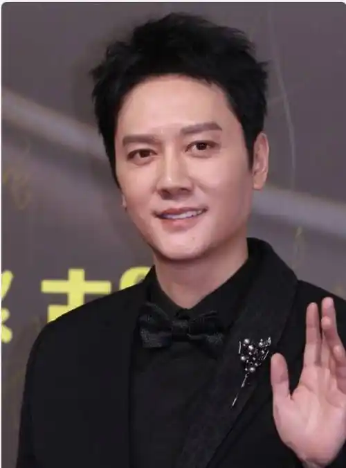 坚决否认了这一不实消息,用了几个字回应传闻,冯绍峰工作室说:"假