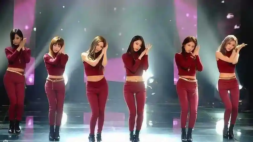 韩国女团跳小苹果如此养眼瞬间点燃全场不愧是广场舞神曲
