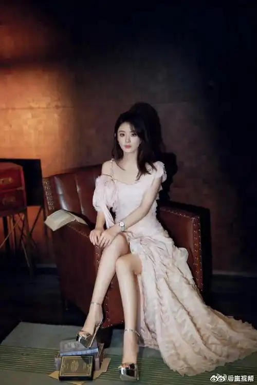 赵丽颖明媚粉妆##赵丽颖的腿塞纳河畔的春水