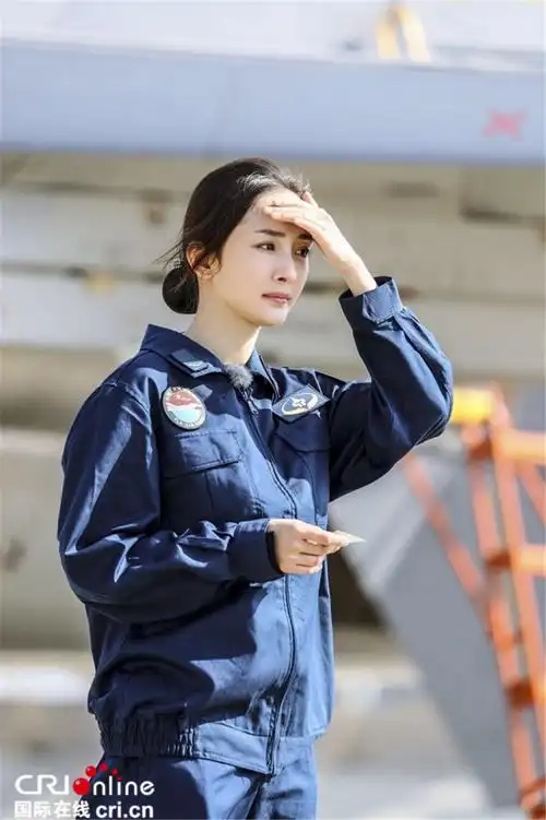 《真男》杨幂化身冰淇淋西施 神曲《爱的供养》再现