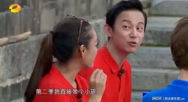 赵丽颖甩出队伍人被摔伤注意看何炅的反应下意识着急心动无疑