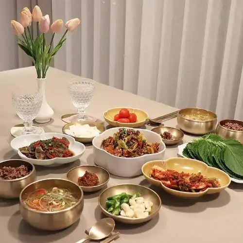 二人食的餐桌也要丰盛具有仪式感,一起感受家的感觉 .