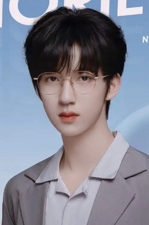 贺峻霖和眼镜适配度也太高了吧!