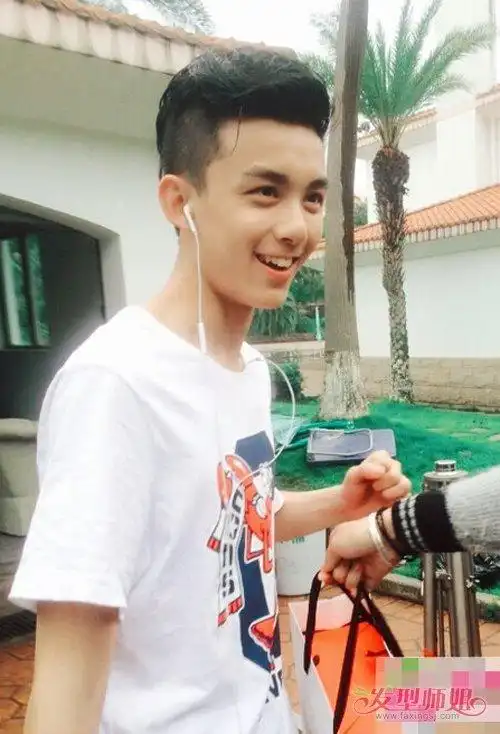 中学生男生适合剪出的短发型受众多学生追捧的短头发造型系
