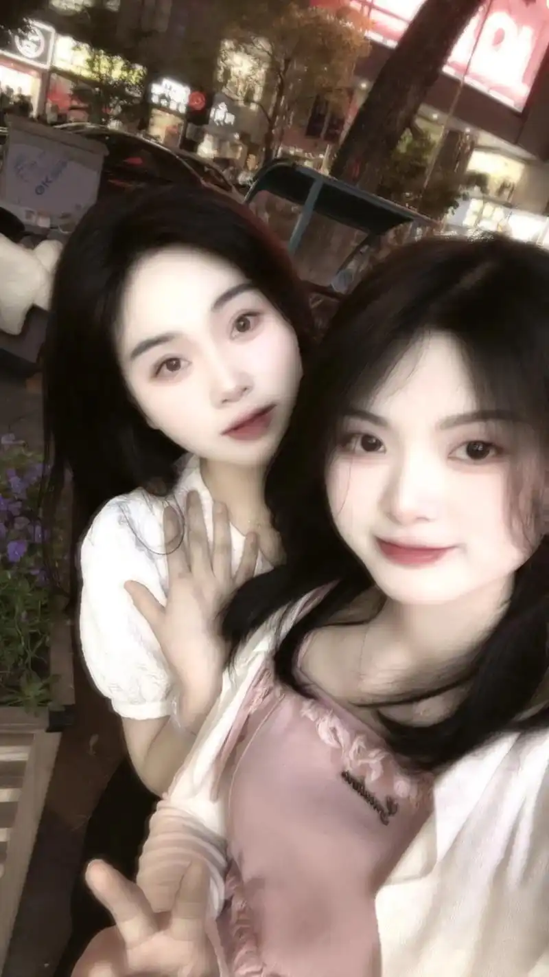 我们俩 #闺蜜合照#放假状态能陪着我的就是最好的 - 抖音