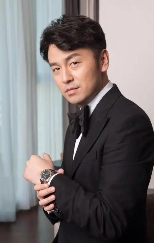 "大器晚成"的8位中年男演员:有人备受争议,有人迷上"