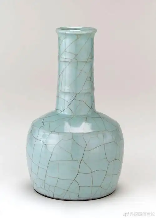 弗利尔博物馆藏南宋官窑青釉纺槌瓶